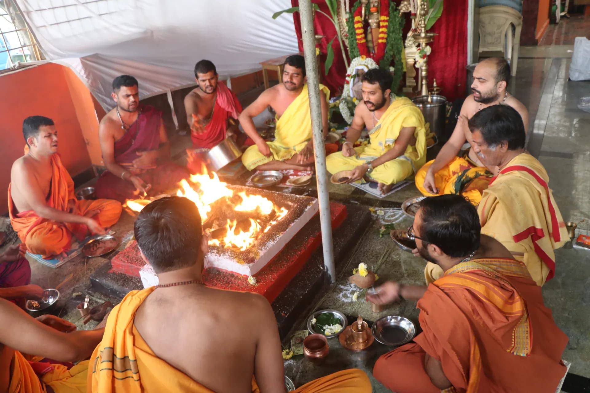 Vedic homa ceremony performed by Gopuja pandits in Bannerghatta Road, Bangalore